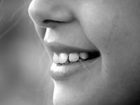 八重歯は欧米では歓迎されない？カナダに住む上で感じる文化の違い３選＜女性のルックス編＞