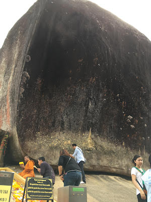カオキッチャクットにある巨石「ローイプラプッタバ」