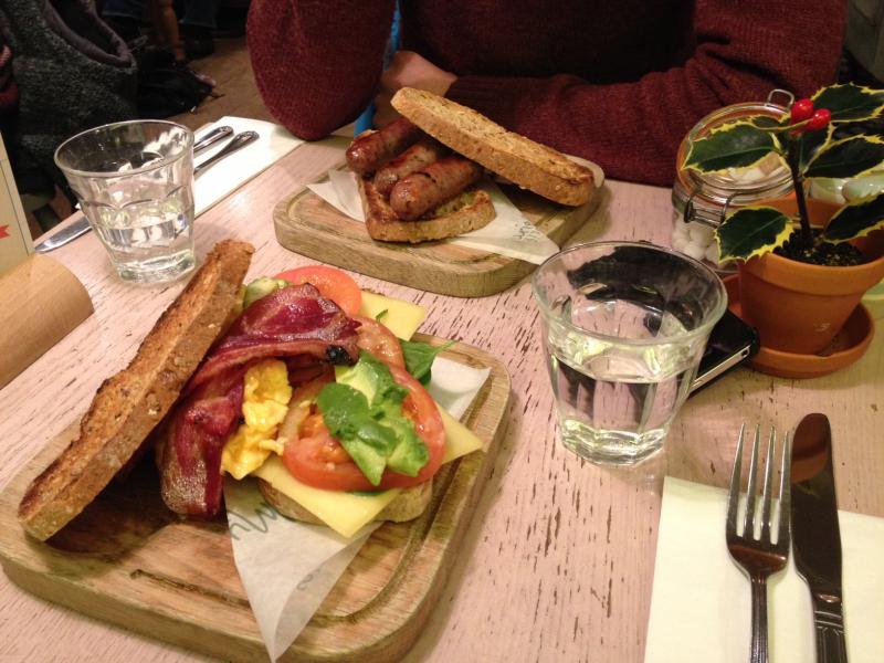 朝食サンドイッチ