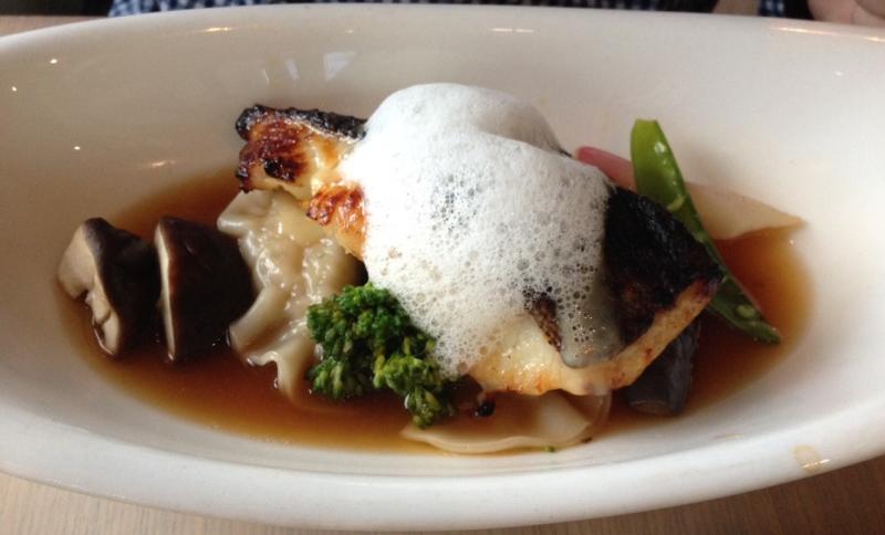 銀鱈の西京焼き－海老餃子、野菜の旨煮、ゆず風味（３２ドル）