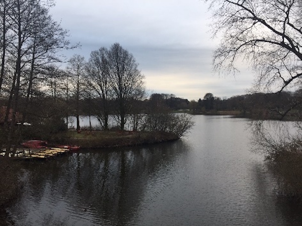 Stadtpark内にある湖「Stadtparksee」の写真