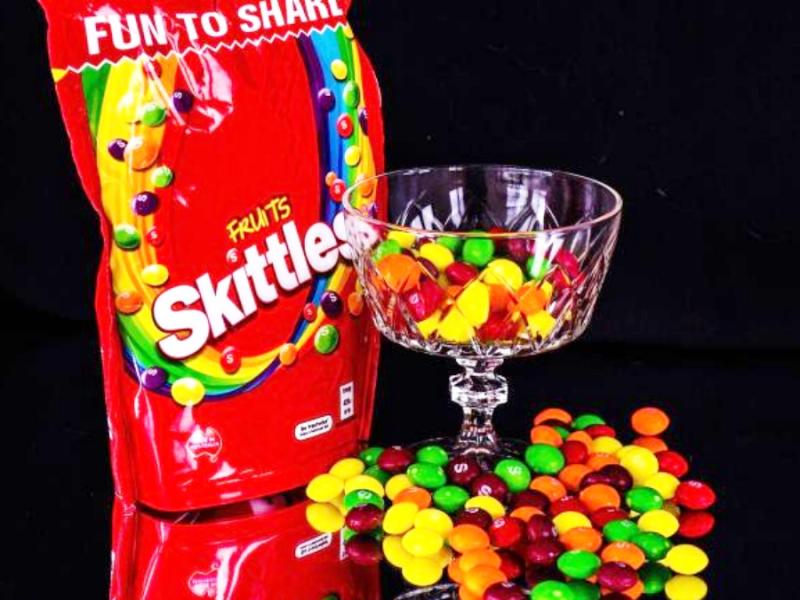 アメリカで人気のお菓子Skittlesの写真