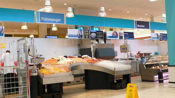 イギリスのスーパーの鮮魚コーナー