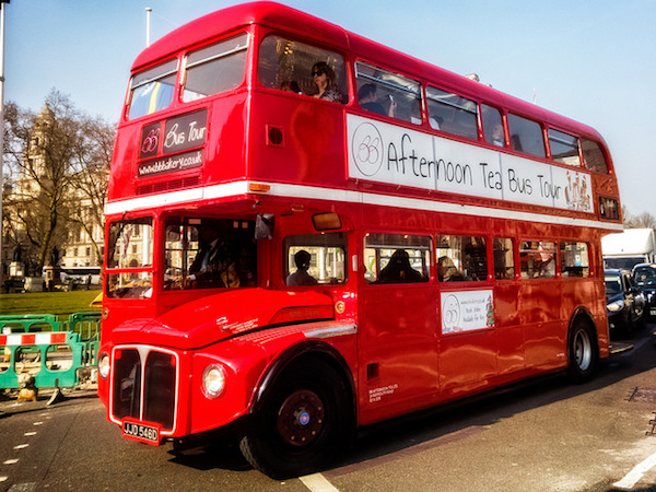 ロンドンを走るAfternoon Tea Bus Tour