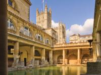 イギリス国内唯一の天然温泉が湧く街「Bath」の遺跡「The Roman Baths」