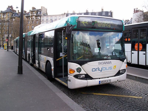 「オルリーバス(Orlybus)」と呼ばれるフランスのシャトルバス