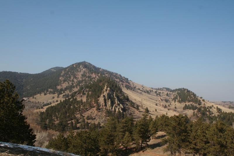 自然が豊かなコロラド州ボルダーから見えるロッキー山脈