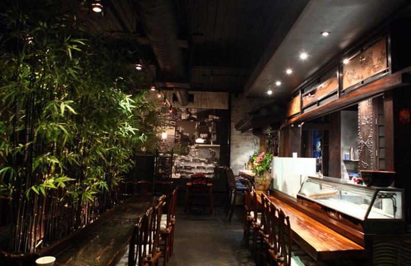 しっくりと落ち着く日本の雰囲気「金魚居酒屋」