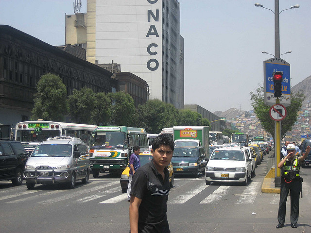 首都リマの交通状況