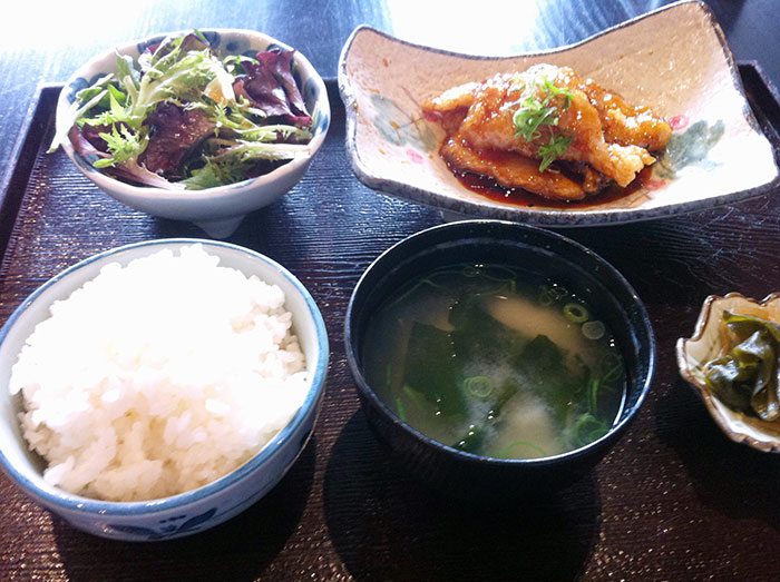 IZAKAYA JIROの魚定食